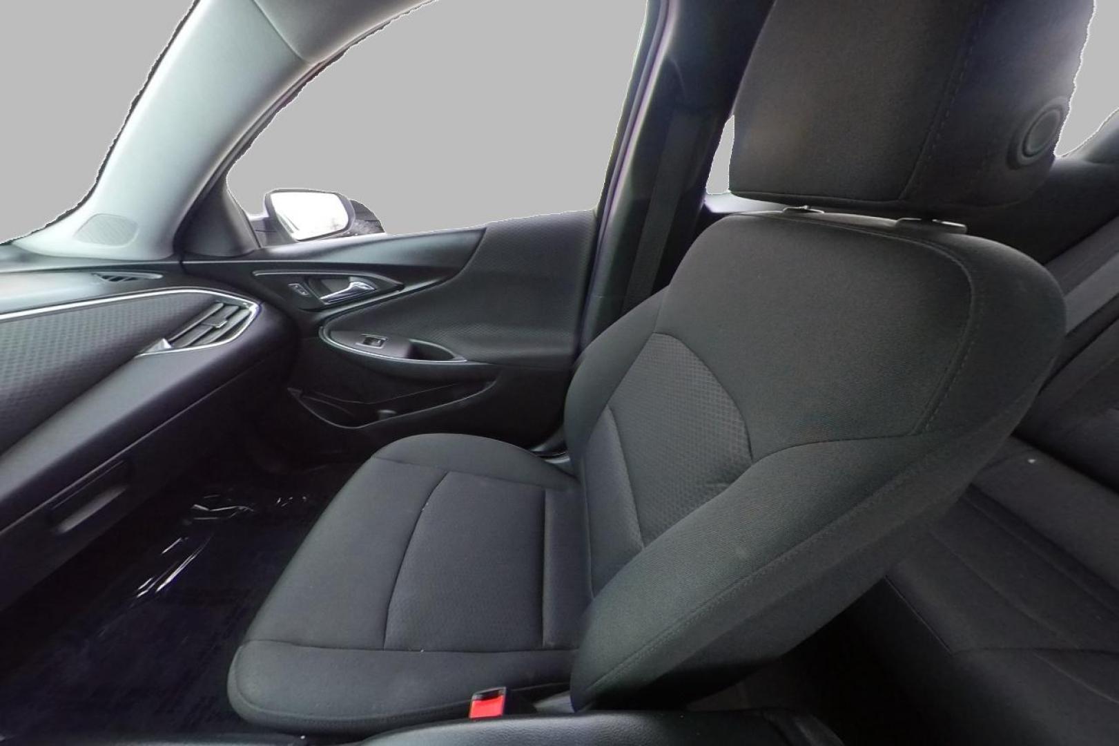 2018 Silver Chevrolet Malibu LT (1G1ZD5ST9JF) with an 1.5L L4 DOHC 16V engine, 6A transmission, located at 344 S Washington Blvd, Ogden, UT, 84404, (801) 399-1799, 41.255482, -111.970848 - Photo#15