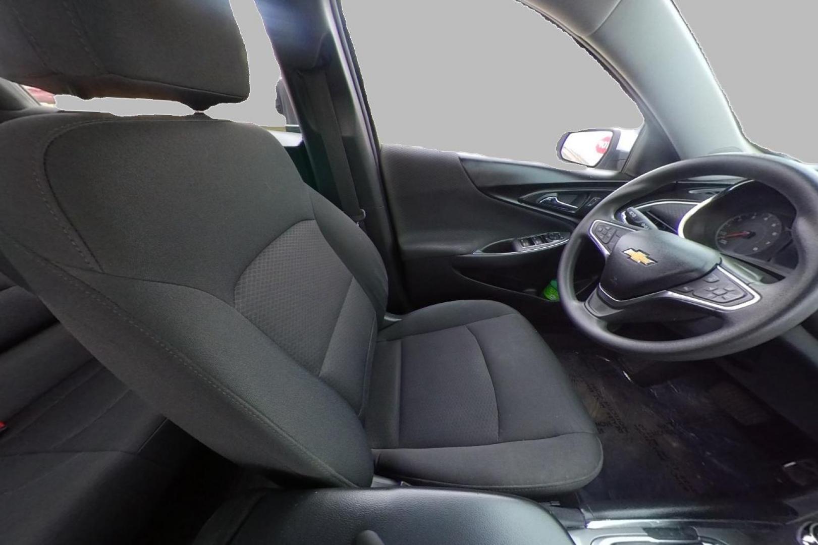 2018 Silver Chevrolet Malibu LT (1G1ZD5ST9JF) with an 1.5L L4 DOHC 16V engine, 6A transmission, located at 344 S Washington Blvd, Ogden, UT, 84404, (801) 399-1799, 41.255482, -111.970848 - Photo#17