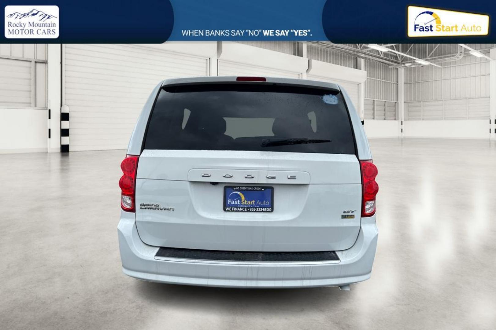 2018 White Dodge Grand Caravan GT (2C4RDGEGXJR) with an 3.6L V6 DOHC 24V engine, 6A transmission, located at 7755 State Street, Midvale, UT, 84047, (801) 753-9063, 40.610329, -111.890656 - Photo#4