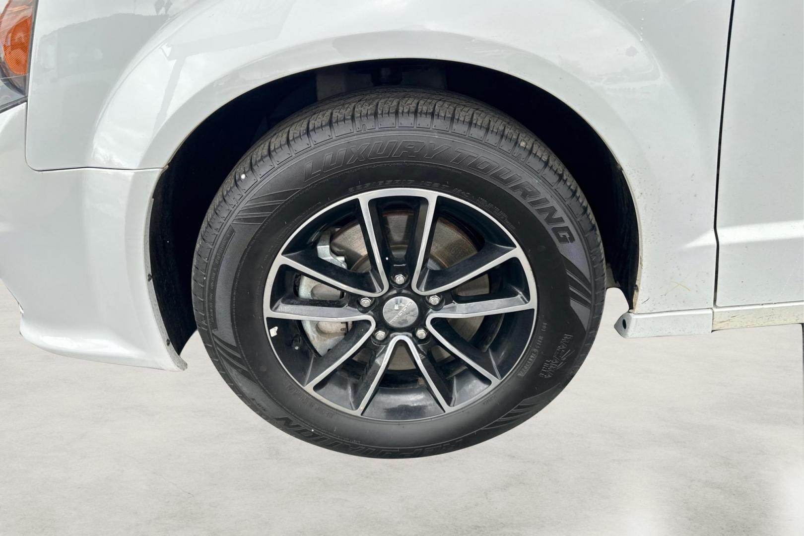 2018 White Dodge Grand Caravan GT (2C4RDGEGXJR) with an 3.6L V6 DOHC 24V engine, 6A transmission, located at 7755 State Street, Midvale, UT, 84047, (801) 753-9063, 40.610329, -111.890656 - Photo#12