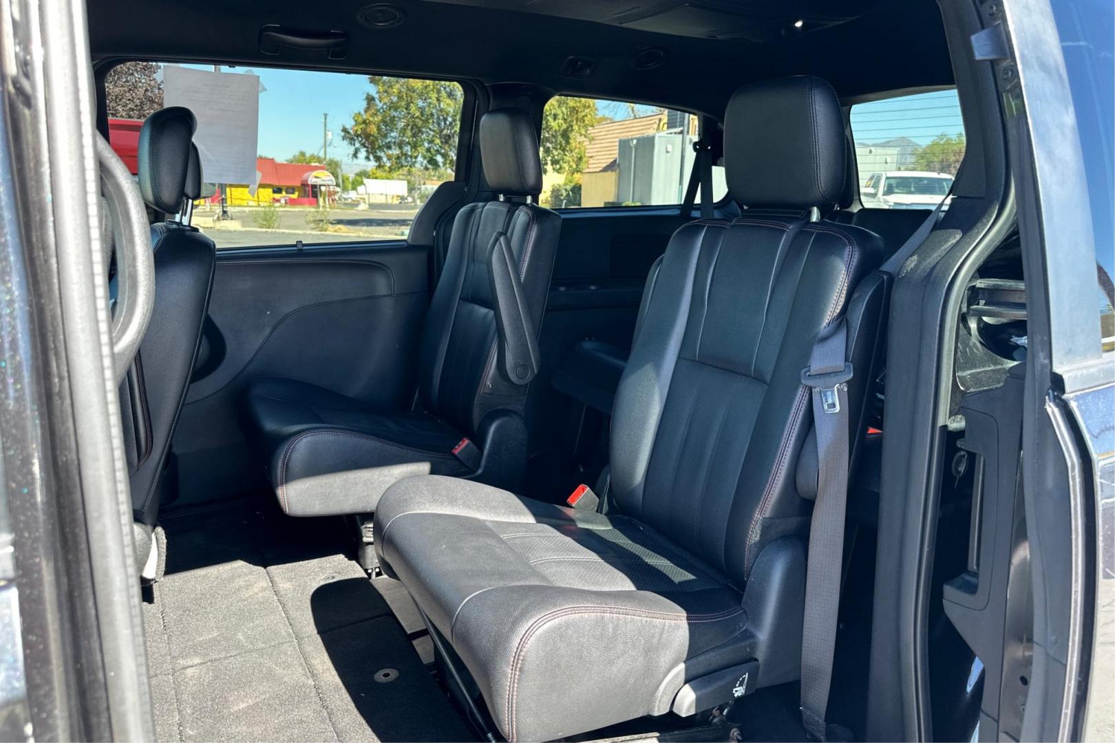 2018 Black Dodge Grand Caravan GT (2C4RDGEGXJR) with an 3.6L V6 DOHC 24V engine, 6A transmission, located at 7755 State Street, Midvale, UT, 84047, (801) 753-9063, 40.610329, -111.890656 - Photo#14