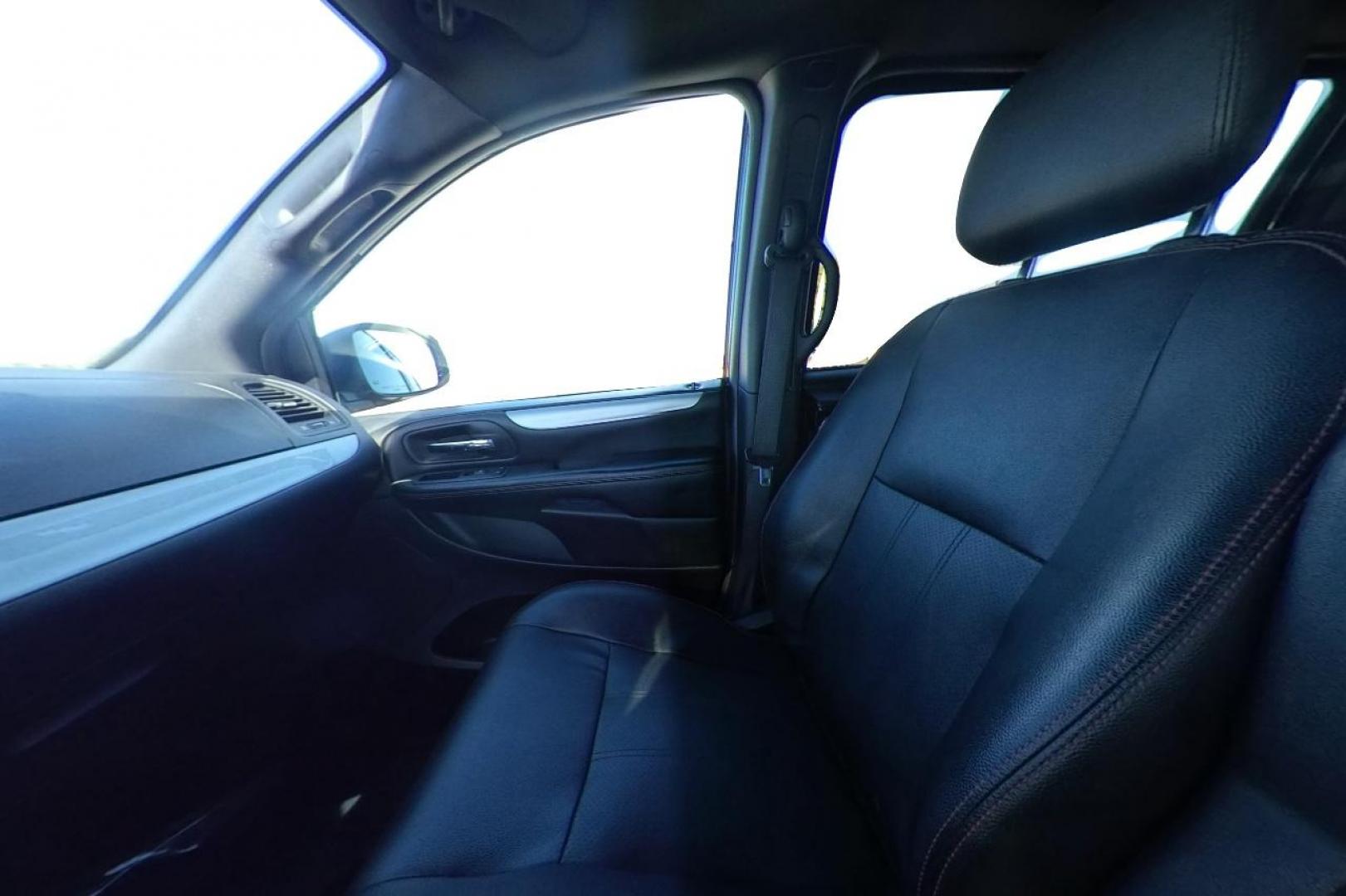 2018 Black Dodge Grand Caravan GT (2C4RDGEGXJR) with an 3.6L V6 DOHC 24V engine, 6A transmission, located at 7755 State Street, Midvale, UT, 84047, (801) 753-9063, 40.610329, -111.890656 - Photo#17
