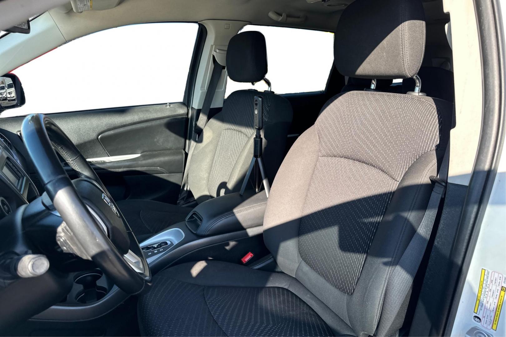 2018 White Dodge Journey SXT (3C4PDCBG9JT) with an 3.6L V6 DOHC 24V engine, 4A transmission, located at 7755 State Street, Midvale, UT, 84047, (801) 753-9063, 40.610329, -111.890656 - Photo#14