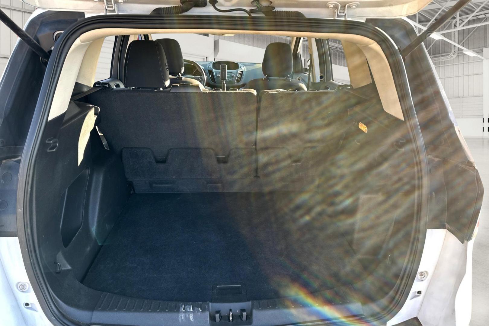 2018 White Ford Escape SE FWD (1FMCU0G92JU) with an 2.0L L4 DOHC 16V engine, 6A transmission, located at 7755 State Street, Midvale, UT, 84047, (801) 753-9063, 40.610329, -111.890656 - Photo#10