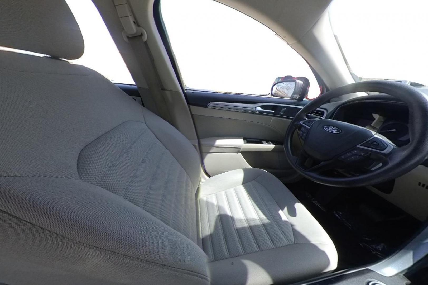 2018 Gray Ford Fusion SE (3FA6P0HD7JR) with an 1.5L L4 DOHC 16V engine, 6A transmission, located at 7755 State Street, Midvale, UT, 84047, (801) 753-9063, 40.610329, -111.890656 - Photo#17