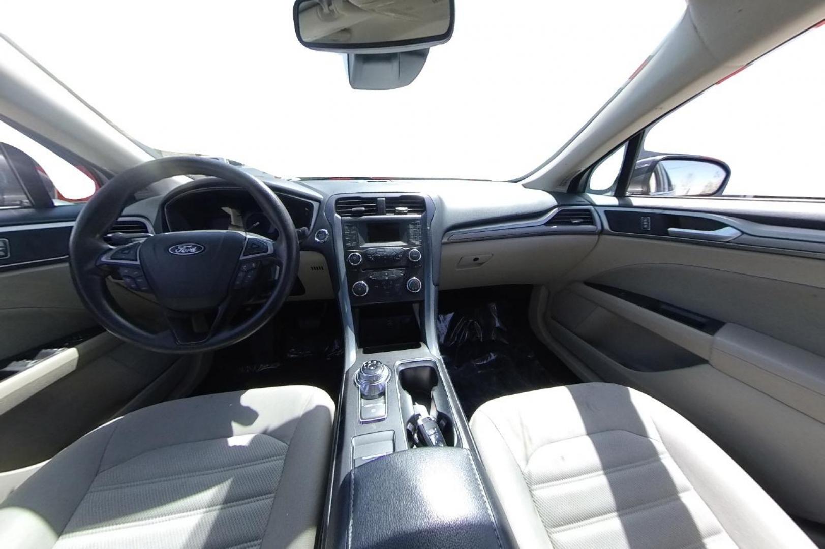 2018 Gray Ford Fusion SE (3FA6P0HD7JR) with an 1.5L L4 DOHC 16V engine, 6A transmission, located at 7755 State Street, Midvale, UT, 84047, (801) 753-9063, 40.610329, -111.890656 - Photo#18