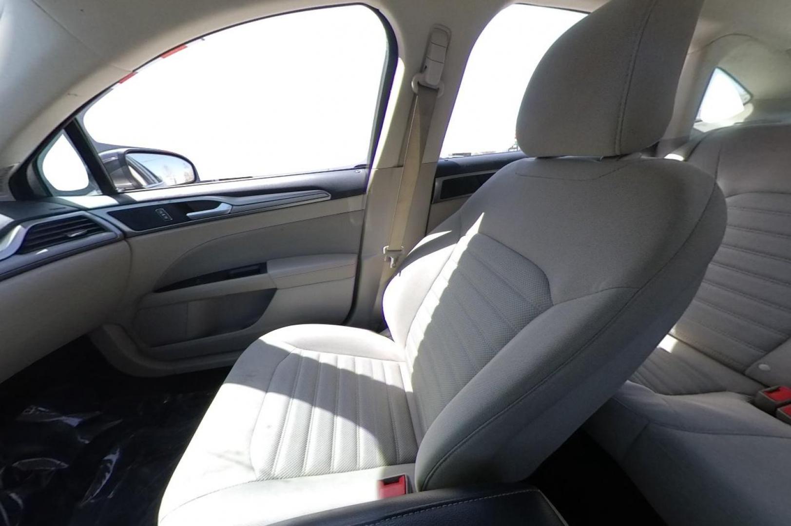 2018 Gray Ford Fusion SE (3FA6P0HD7JR) with an 1.5L L4 DOHC 16V engine, 6A transmission, located at 7755 State Street, Midvale, UT, 84047, (801) 753-9063, 40.610329, -111.890656 - Photo#19