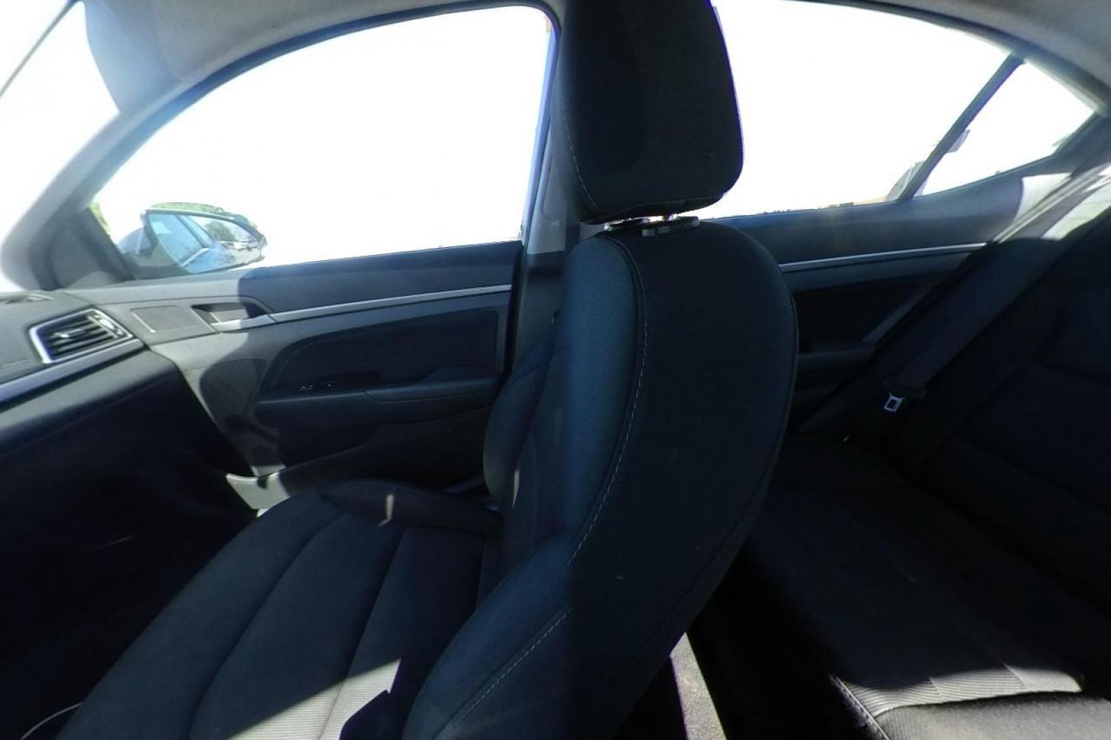 2018 Silver Hyundai Elantra Limited (5NPD84LF3JH) with an 1.8L L4 DOHC 16V engine, 6A transmission, located at 7755 State Street, Midvale, UT, 84047, (801) 753-9063, 40.610329, -111.890656 - Photo#14