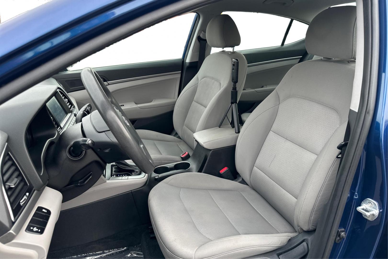 2018 Blue Hyundai Elantra SE 6AT (5NPD74LF1JH) with an 1.8L L4 DOHC 16V engine, 6A transmission, located at 7755 State Street, Midvale, UT, 84047, (801) 753-9063, 40.610329, -111.890656 - Photo#14