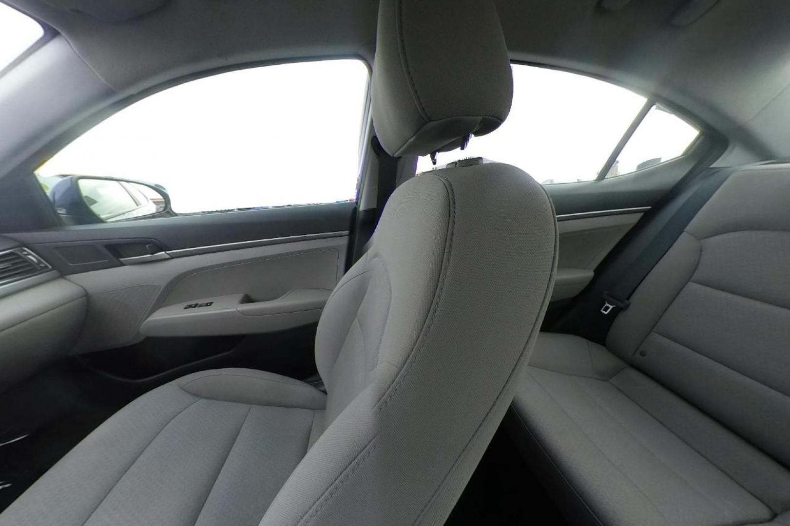 2018 Blue Hyundai Elantra SE 6AT (5NPD74LF1JH) with an 1.8L L4 DOHC 16V engine, 6A transmission, located at 7755 State Street, Midvale, UT, 84047, (801) 753-9063, 40.610329, -111.890656 - Photo#17