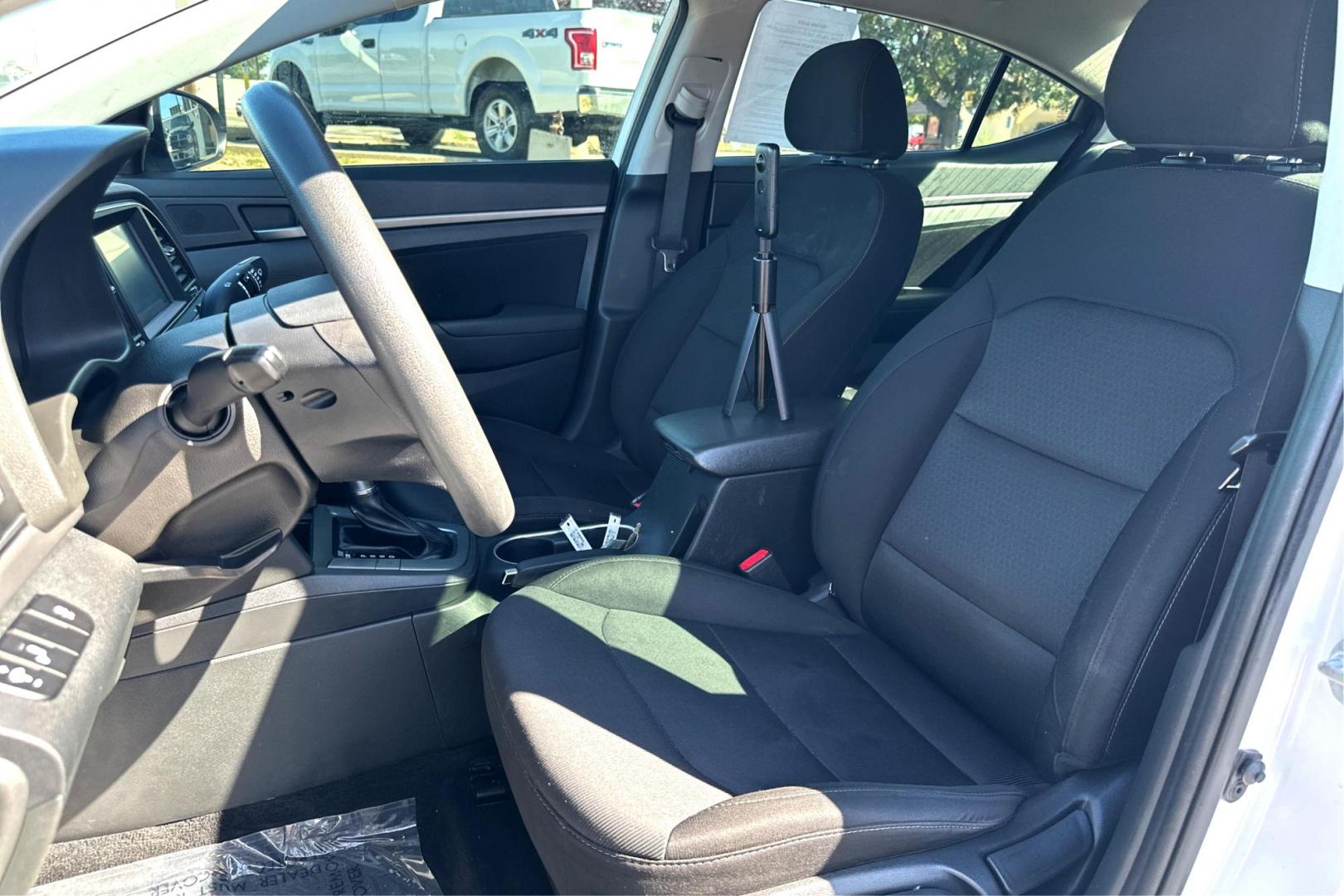 2018 White Hyundai Elantra Limited (5NPD84LF0JH) with an 1.8L L4 DOHC 16V engine, 6A transmission, located at 7755 State Street, Midvale, UT, 84047, (801) 753-9063, 40.610329, -111.890656 - Photo#11