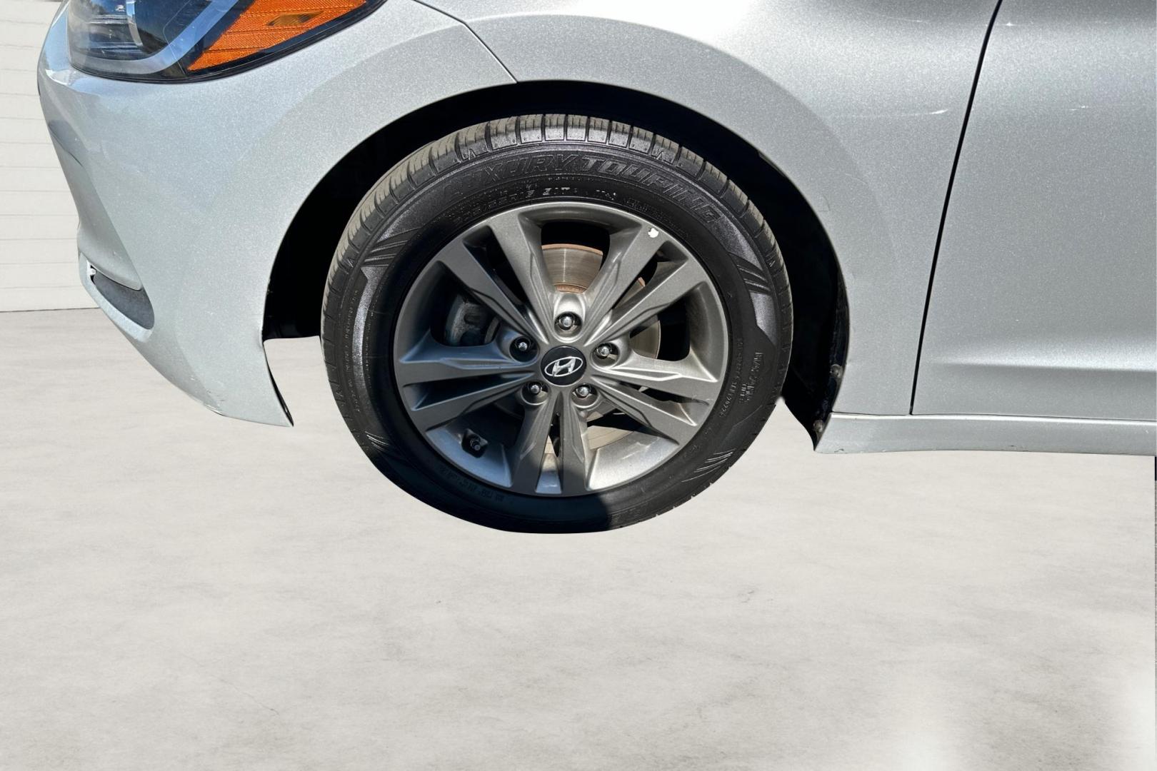 2018 Silver Hyundai Elantra Limited (5NPD84LF3JH) with an 1.8L L4 DOHC 16V engine, 6A transmission, located at 7755 State Street, Midvale, UT, 84047, (801) 753-9063, 40.610329, -111.890656 - Photo#9