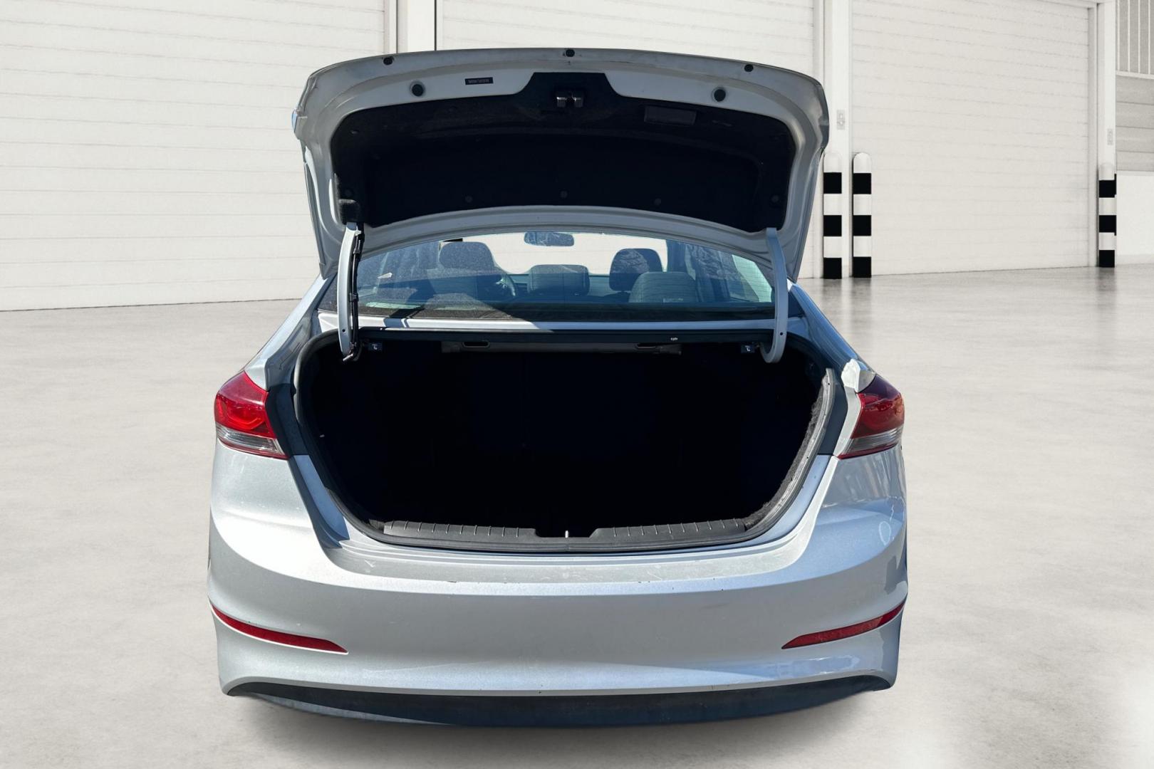 2018 Silver Hyundai Elantra Limited (5NPD84LF3JH) with an 1.8L L4 DOHC 16V engine, 6A transmission, located at 7755 State Street, Midvale, UT, 84047, (801) 753-9063, 40.610329, -111.890656 - Photo#10