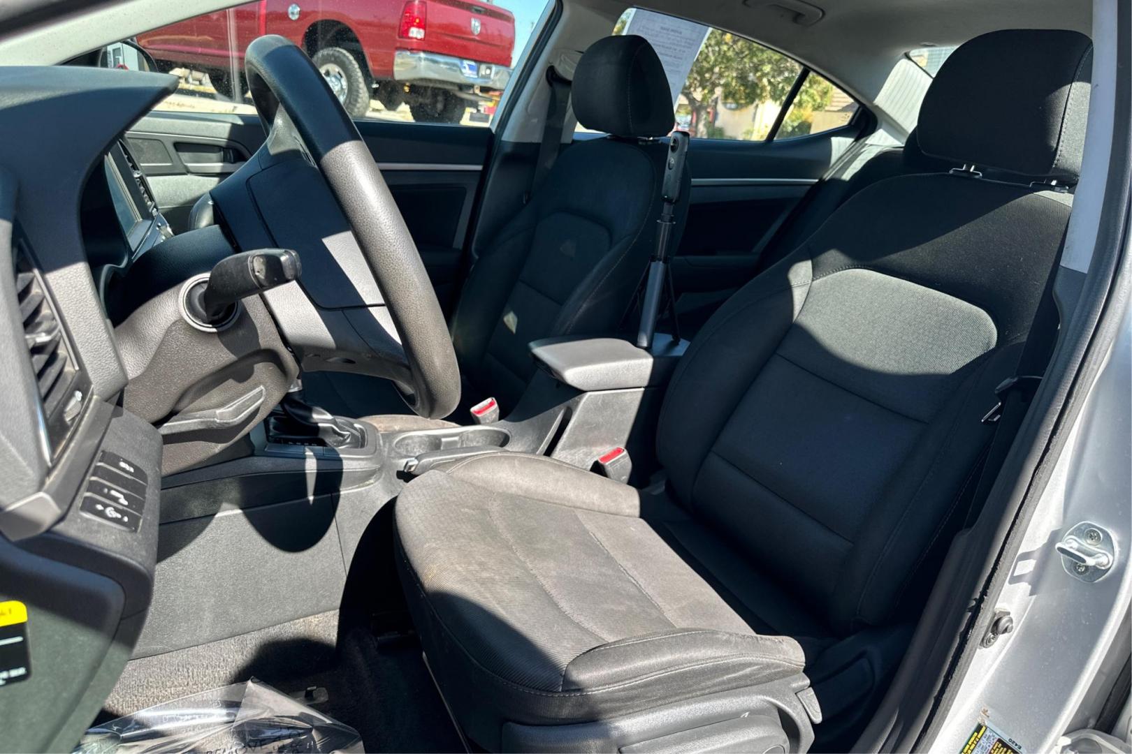 2018 Silver Hyundai Elantra Limited (5NPD84LF3JH) with an 1.8L L4 DOHC 16V engine, 6A transmission, located at 7755 State Street, Midvale, UT, 84047, (801) 753-9063, 40.610329, -111.890656 - Photo#11
