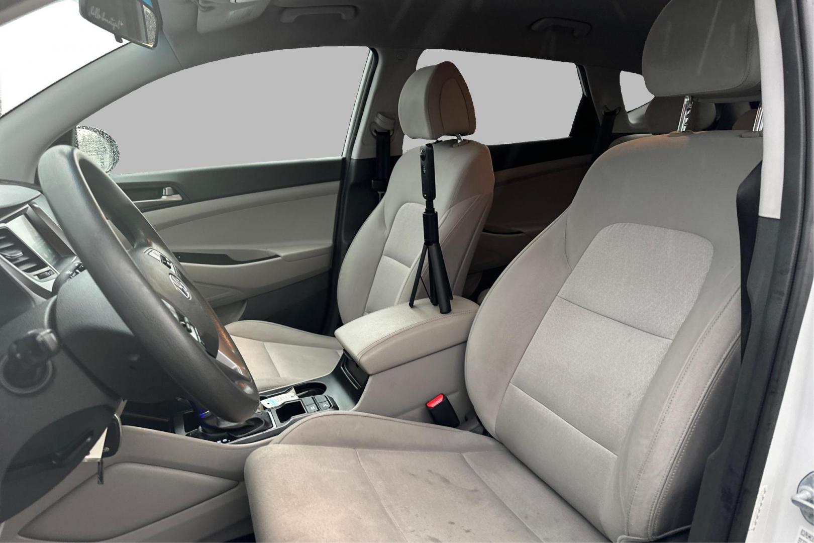 2018 White Hyundai Tucson SE (KM8J33A48JU) with an 2.0L L4 DOHC 16V engine, 6A transmission, located at 7755 State Street, Midvale, UT, 84047, (801) 753-9063, 40.610329, -111.890656 - Photo#13
