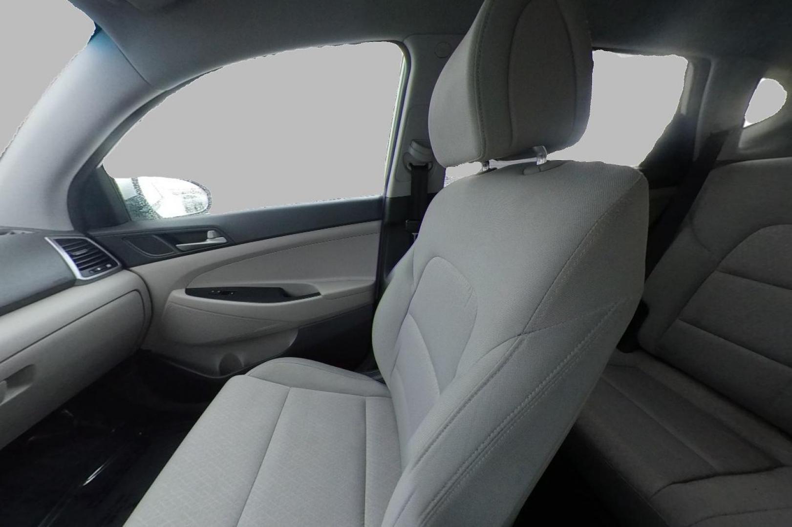 2018 White Hyundai Tucson SE (KM8J33A48JU) with an 2.0L L4 DOHC 16V engine, 6A transmission, located at 7755 State Street, Midvale, UT, 84047, (801) 753-9063, 40.610329, -111.890656 - Photo#16