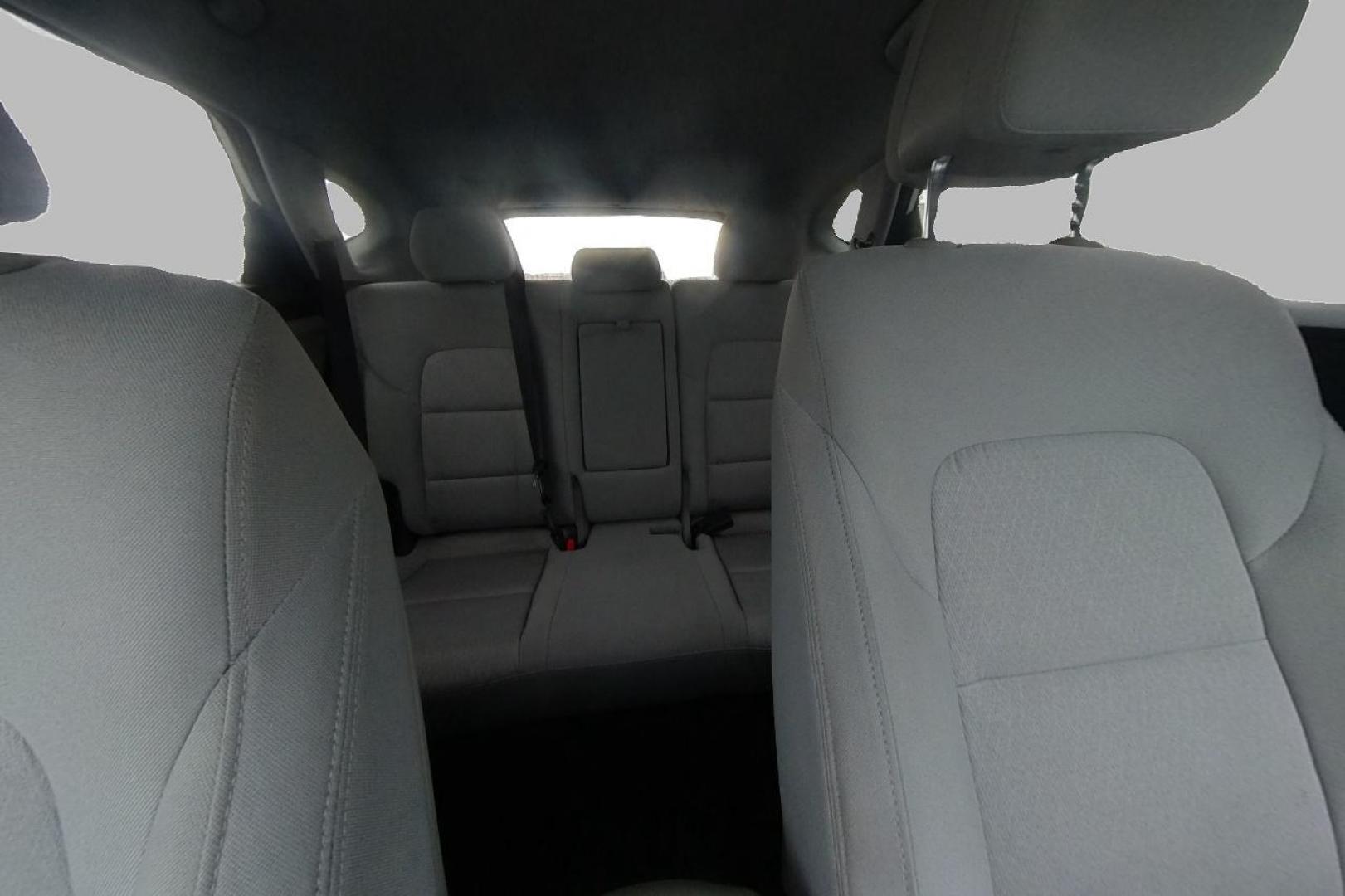 2018 White Hyundai Tucson SE (KM8J33A48JU) with an 2.0L L4 DOHC 16V engine, 6A transmission, located at 7755 State Street, Midvale, UT, 84047, (801) 753-9063, 40.610329, -111.890656 - Photo#17