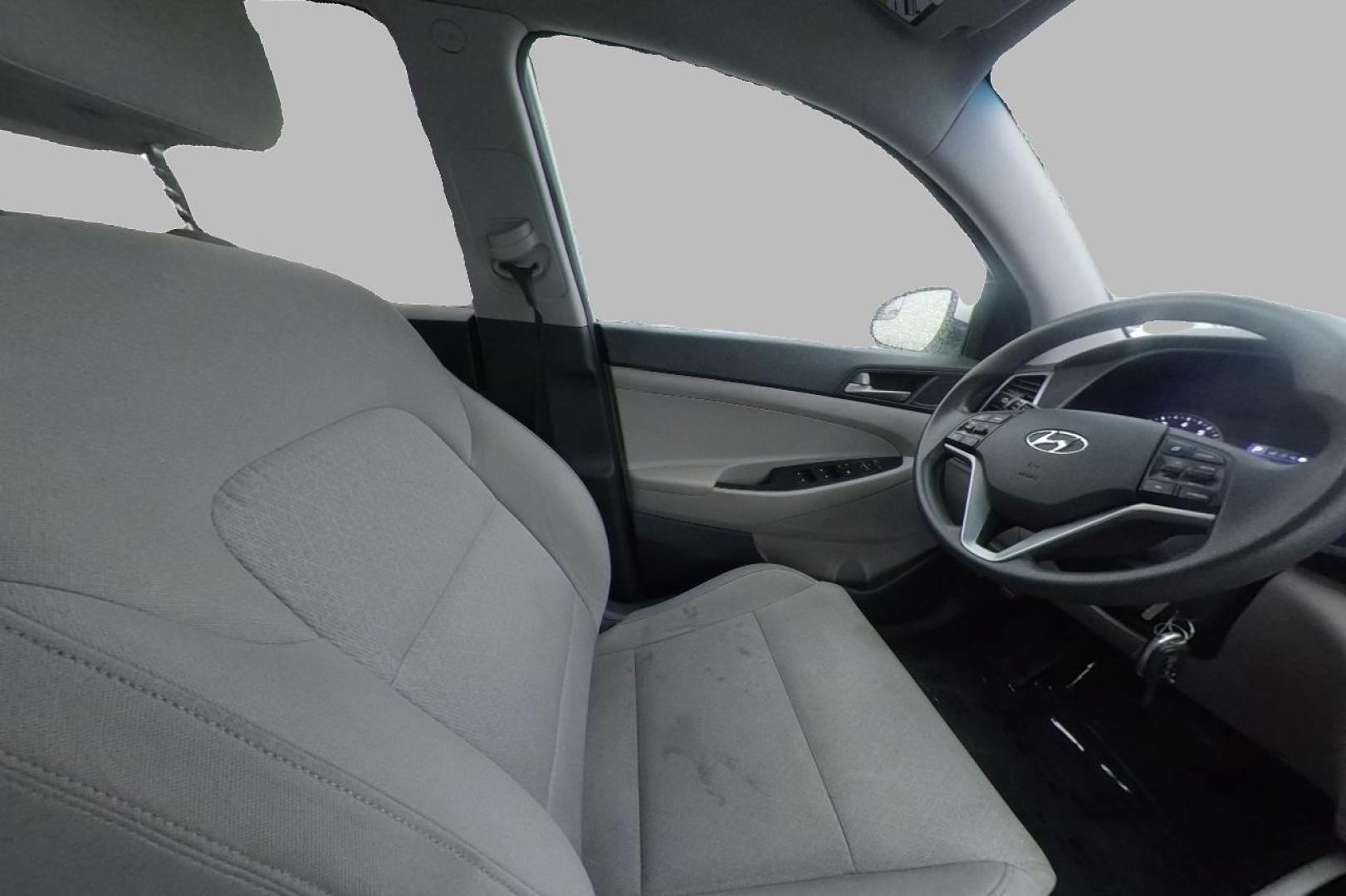 2018 White Hyundai Tucson SE (KM8J33A48JU) with an 2.0L L4 DOHC 16V engine, 6A transmission, located at 7755 State Street, Midvale, UT, 84047, (801) 753-9063, 40.610329, -111.890656 - Photo#18