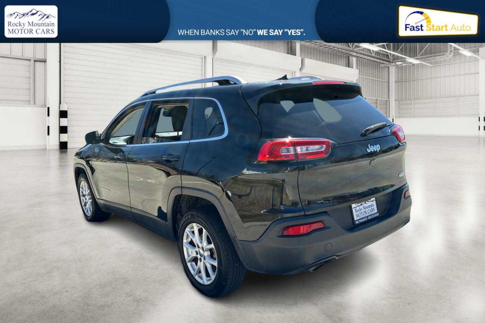 2018 Black Jeep Cherokee Latitude FWD (1C4PJLCB3JD) with an 2.4L L4 DOHC 16V engine, 9A transmission, located at 767 S State Road, Pleasant Grove, UT, 84062, (801) 785-1058, 40.354839, -111.736687 - Photo#5