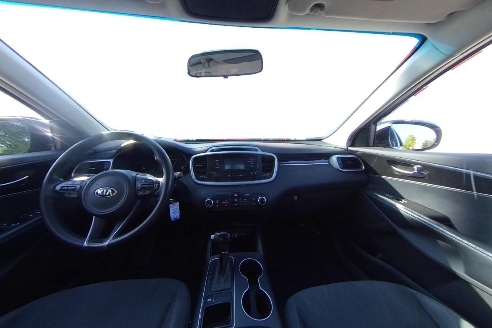 2018 Gray Kia Sorento LX V6 2WD (5XYPG4A53JG) with an 3.3L V6 DOHC 24V engine, 6A transmission, located at 7755 State Street, Midvale, UT, 84047, (801) 753-9063, 40.610329, -111.890656 - Photo#15
