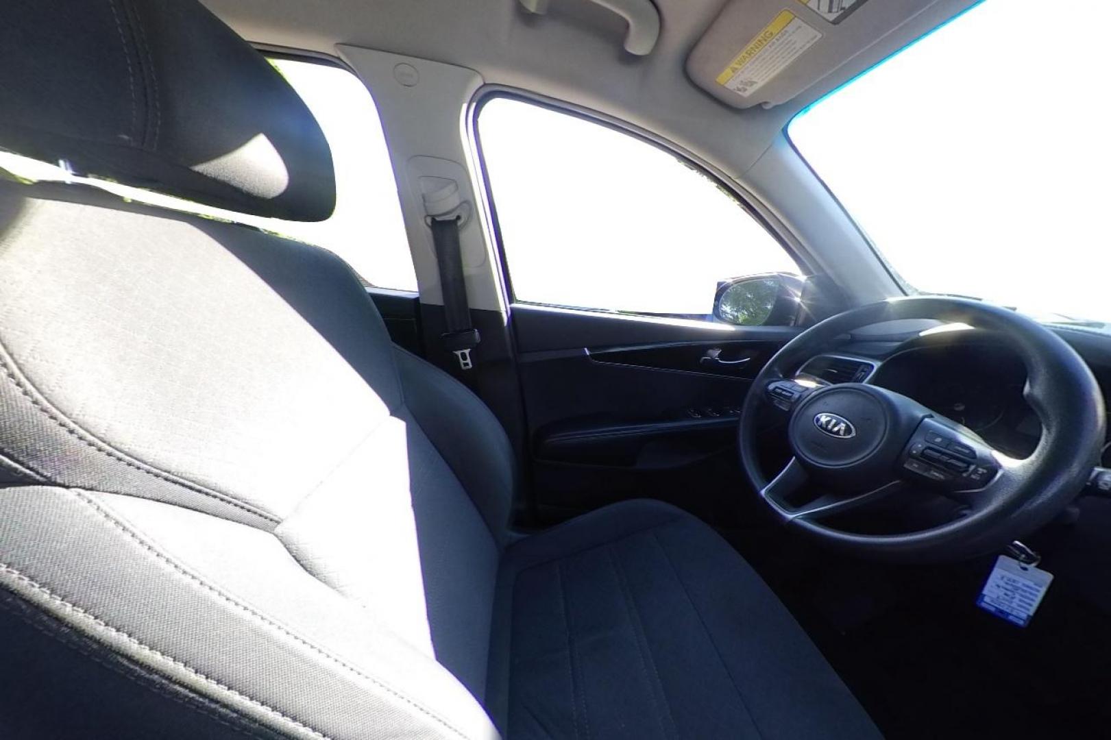 2018 Gray Kia Sorento LX V6 2WD (5XYPG4A53JG) with an 3.3L V6 DOHC 24V engine, 6A transmission, located at 7755 State Street, Midvale, UT, 84047, (801) 753-9063, 40.610329, -111.890656 - Photo#18