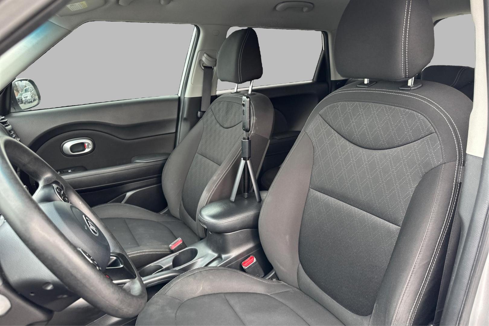 2018 Silver Kia Soul Base 6M (KNDJN2A24J7) with an 1.6L L4 DOHC 16V engine, 6M transmission, located at 7755 State Street, Midvale, UT, 84047, (801) 753-9063, 40.610329, -111.890656 - Photo#14