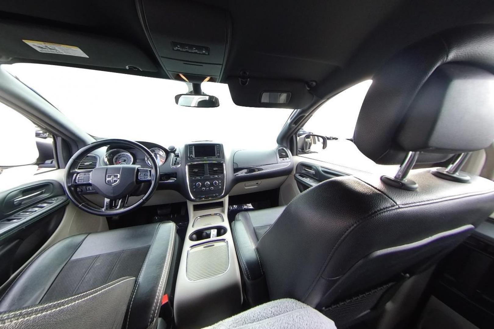 2019 Gray Dodge Grand Caravan SXT (2C4RDGCG5KR) with an 3.6L V6 DOHC 24V engine, 6A transmission, located at 344 S Washington Blvd, Ogden, UT, 84404, (801) 399-1799, 41.255482, -111.970848 - Photo#12