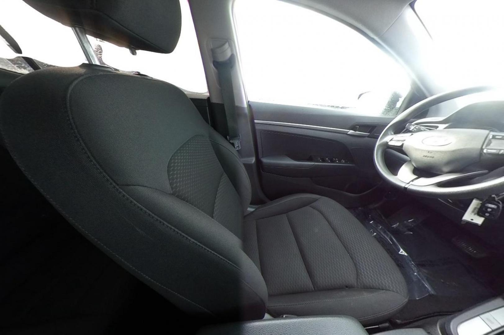 2019 Black Hyundai Elantra SE 6AT (KMHD74LF7KU) with an 1.8L L4 DOHC 16V engine, 6A transmission, located at 7755 State Street, Midvale, UT, 84047, (801) 753-9063, 40.610329, -111.890656 - Photo#19