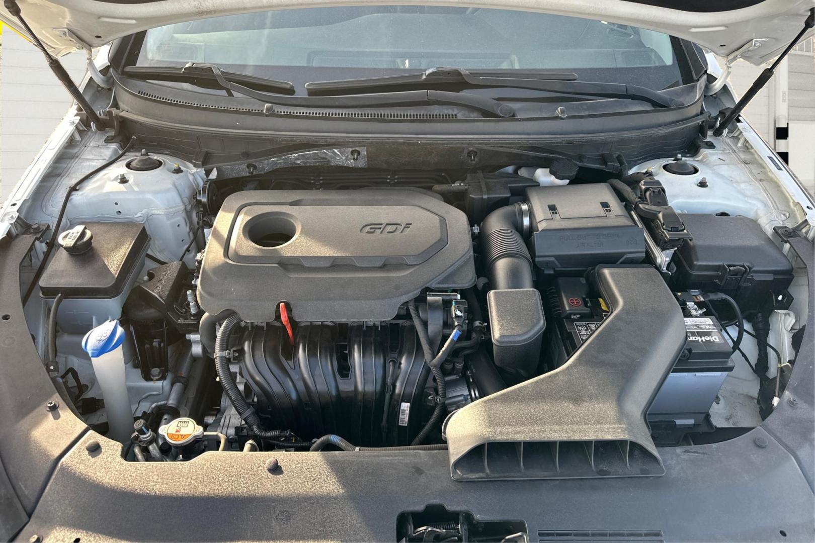 2019 White Hyundai Sonata SE (5NPE24AFXKH) with an 2.4L L4 DOHC 16V engine, 7A transmission, located at 7755 State Street, Midvale, UT, 84047, (801) 753-9063, 40.610329, -111.890656 - Photo#10