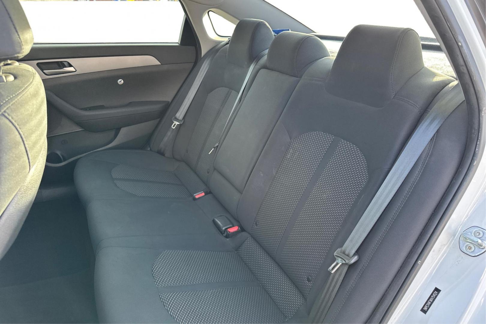 2019 White Hyundai Sonata SE (5NPE24AFXKH) with an 2.4L L4 DOHC 16V engine, 7A transmission, located at 7755 State Street, Midvale, UT, 84047, (801) 753-9063, 40.610329, -111.890656 - Photo#15