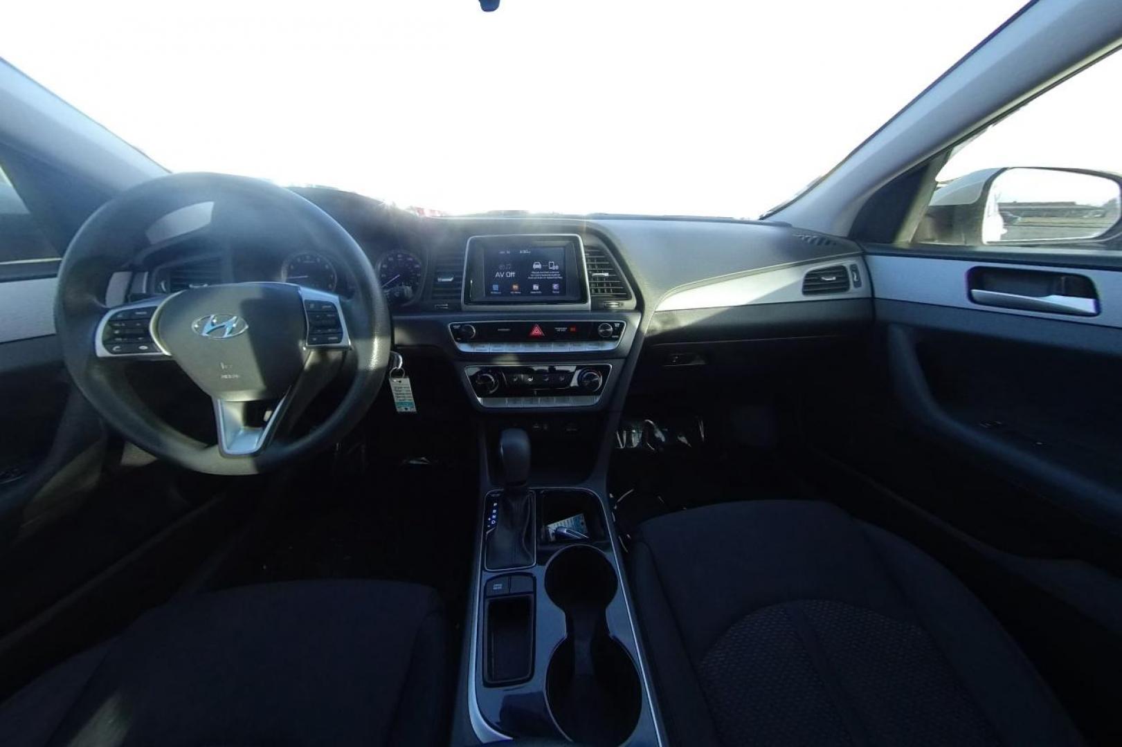 2019 White Hyundai Sonata SE (5NPE24AFXKH) with an 2.4L L4 DOHC 16V engine, 7A transmission, located at 7755 State Street, Midvale, UT, 84047, (801) 753-9063, 40.610329, -111.890656 - Photo#16
