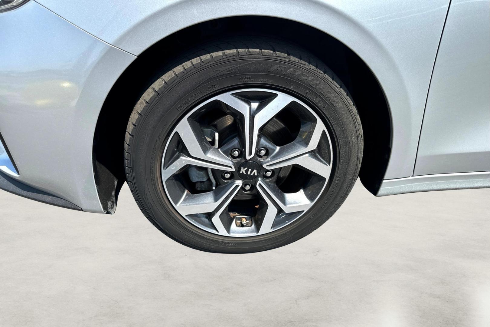 2019 Gray Kia Forte LX 6A (3KPF24AD5KE) with an 2.0L L4 DOHC 16V engine, 6A transmission, located at 7755 State Street, Midvale, UT, 84047, (801) 753-9063, 40.610329, -111.890656 - Photo#9