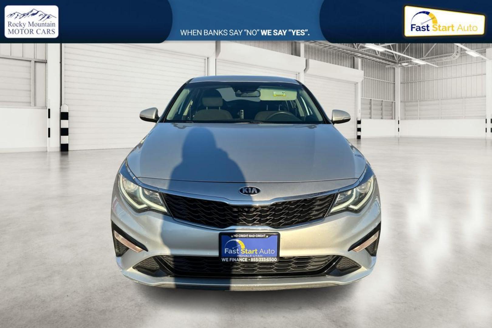 2019 Silver Kia Optima LX (5XXGT4L3XKG) with an 2.4L L4 DOHC 16V engine, 6A transmission, located at 7755 State Street, Midvale, UT, 84047, (801) 753-9063, 40.610329, -111.890656 - Photo#9
