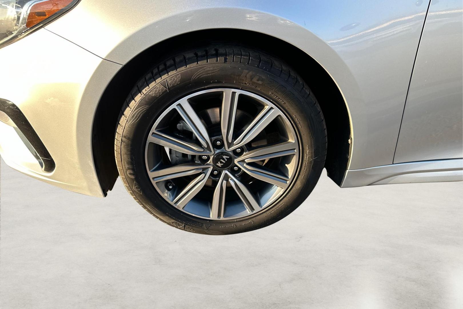 2019 Silver Kia Optima LX (5XXGT4L3XKG) with an 2.4L L4 DOHC 16V engine, 6A transmission, located at 7755 State Street, Midvale, UT, 84047, (801) 753-9063, 40.610329, -111.890656 - Photo#12