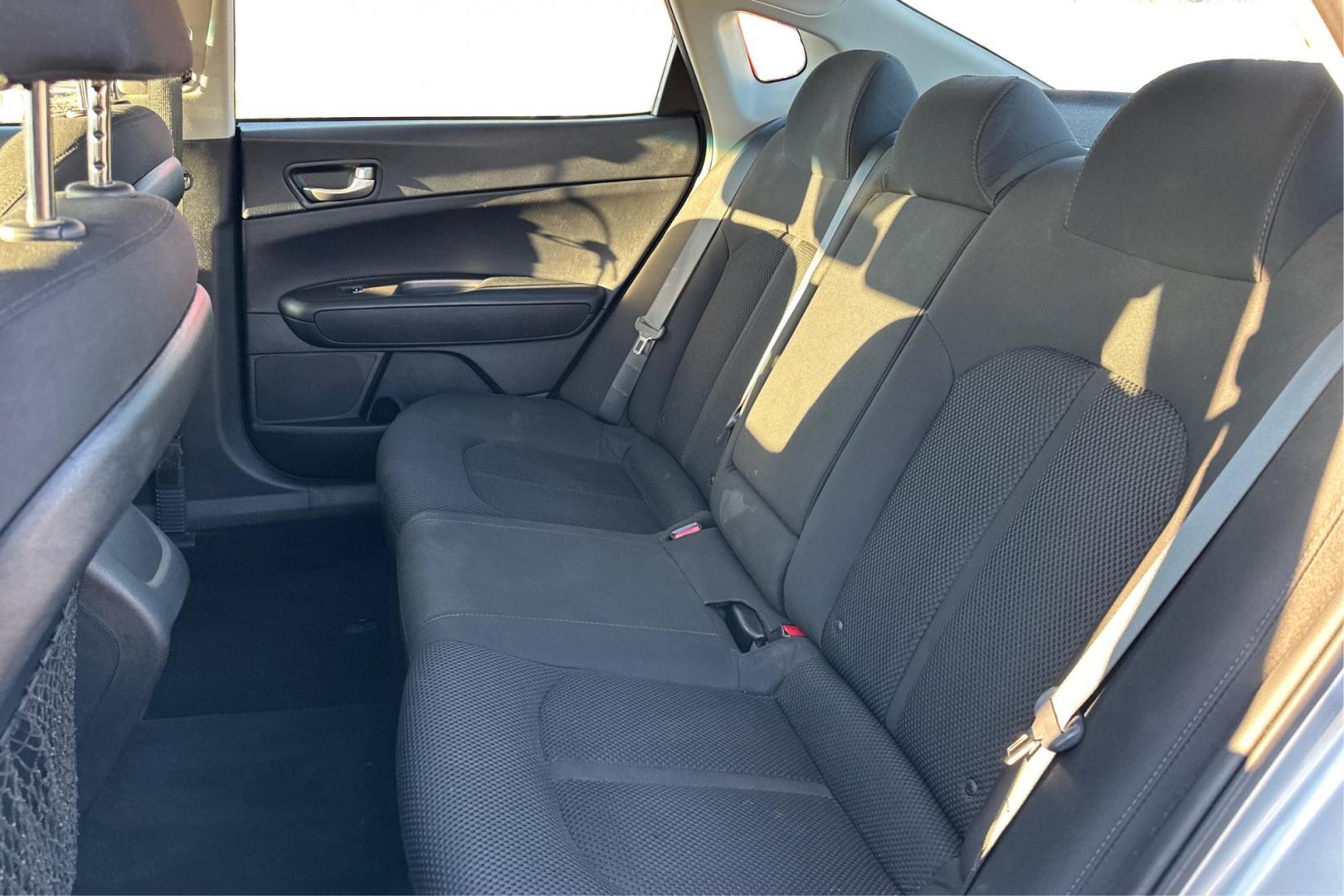 2019 Silver Kia Optima LX (5XXGT4L3XKG) with an 2.4L L4 DOHC 16V engine, 6A transmission, located at 7755 State Street, Midvale, UT, 84047, (801) 753-9063, 40.610329, -111.890656 - Photo#15
