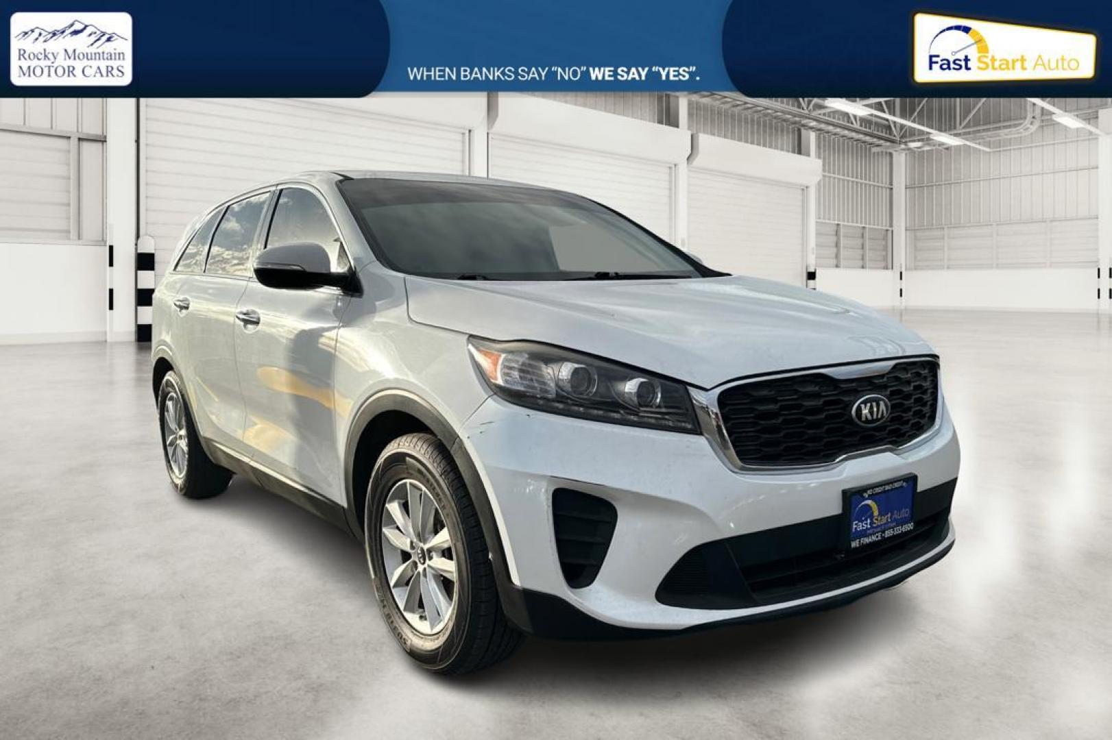 2019 White Kia Sorento LX 2WD (5XYPG4A31KG) with an 2.4L L4 DOHC 16V engine, 6A transmission, located at 7755 State Street, Midvale, UT, 84047, (801) 753-9063, 40.610329, -111.890656 - Photo#0