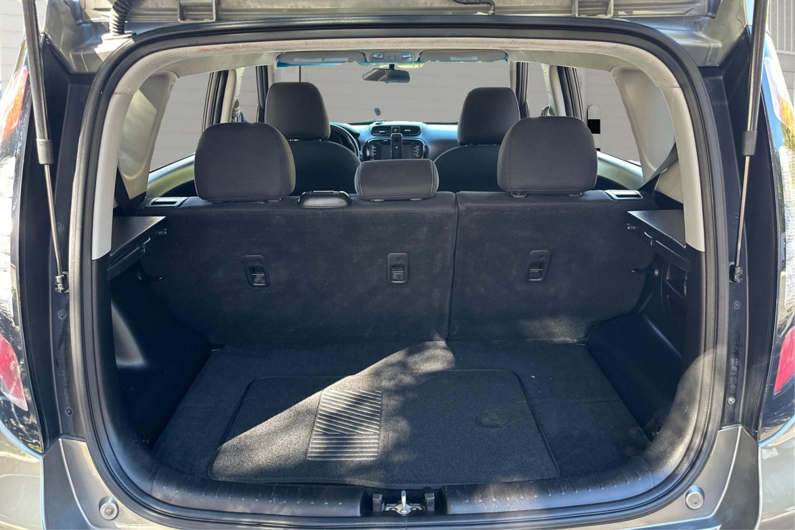 2019 Gray Kia Soul + (KNDJP3A52K7) with an 2.0L L4 DOHC 16V engine, 6A transmission, located at 767 S State Road, Pleasant Grove, UT, 84062, (801) 785-1058, 40.354839, -111.736687 - Photo#10