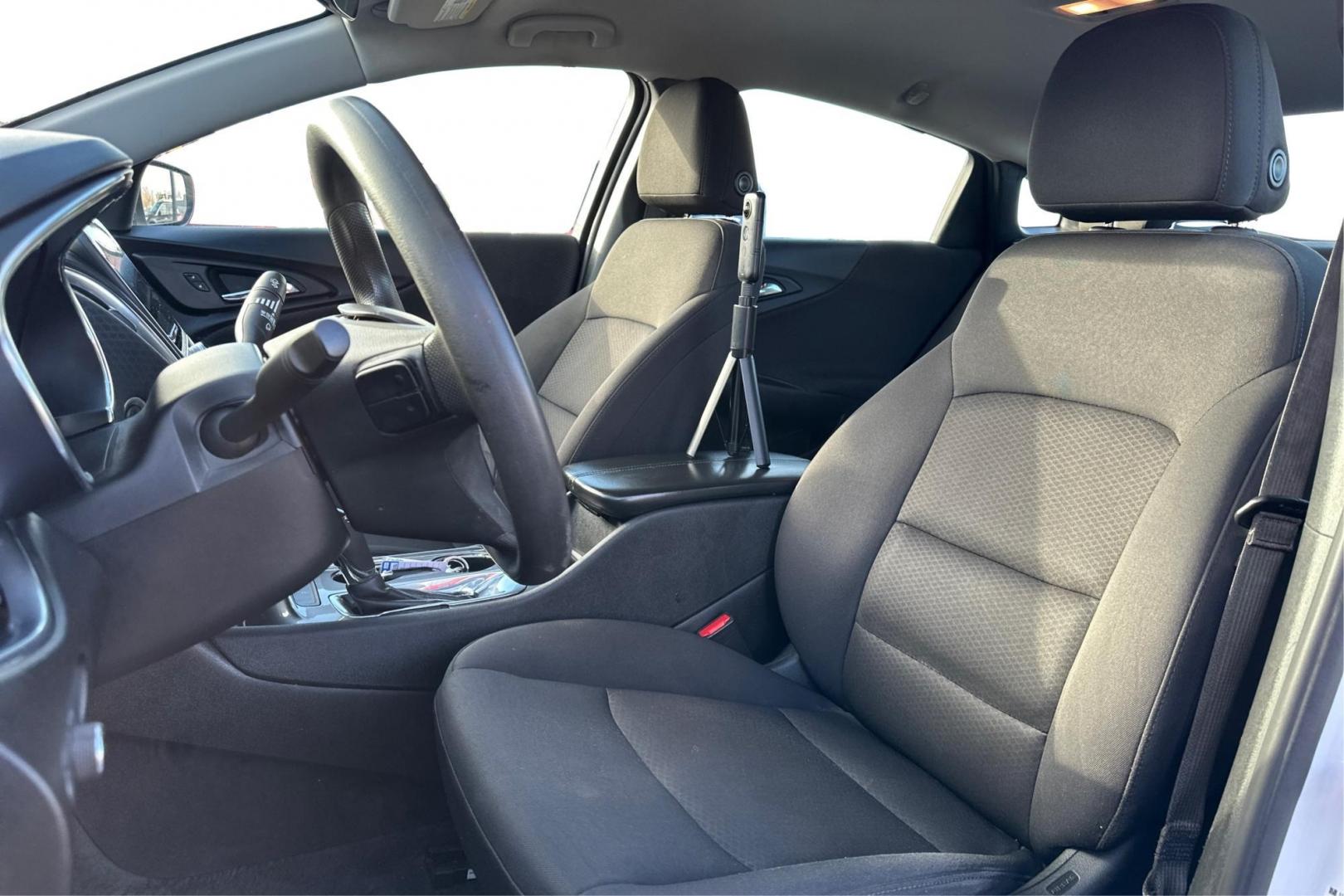 2020 White Chevrolet Malibu LT (1G1ZD5ST8LF) with an 1.5L L4 DOHC 16V engine, 6A transmission, located at 7755 State Street, Midvale, UT, 84047, (801) 753-9063, 40.610329, -111.890656 - Photo#14