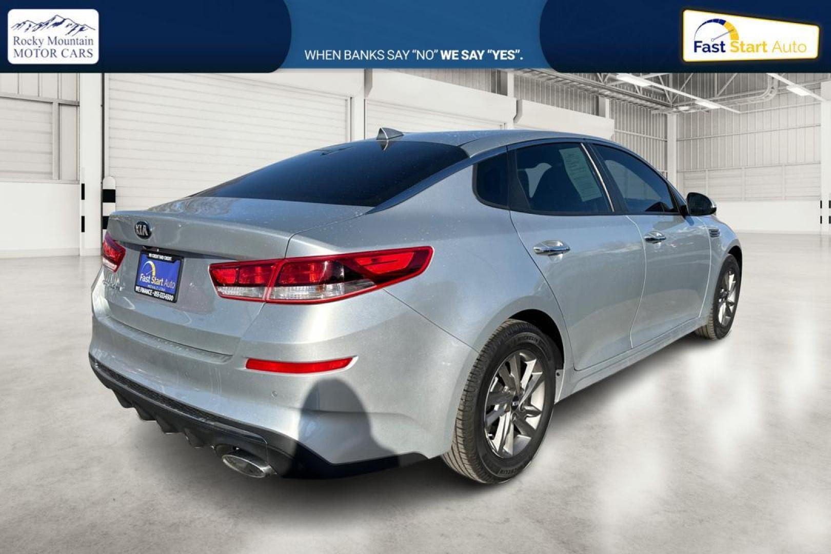 2020 Silver Kia Optima LX (5XXGT4L35LG) with an 2.4L L4 DOHC 16V engine, 6A transmission, located at 7755 State Street, Midvale, UT, 84047, (801) 753-9063, 40.610329, -111.890656 - Photo#2