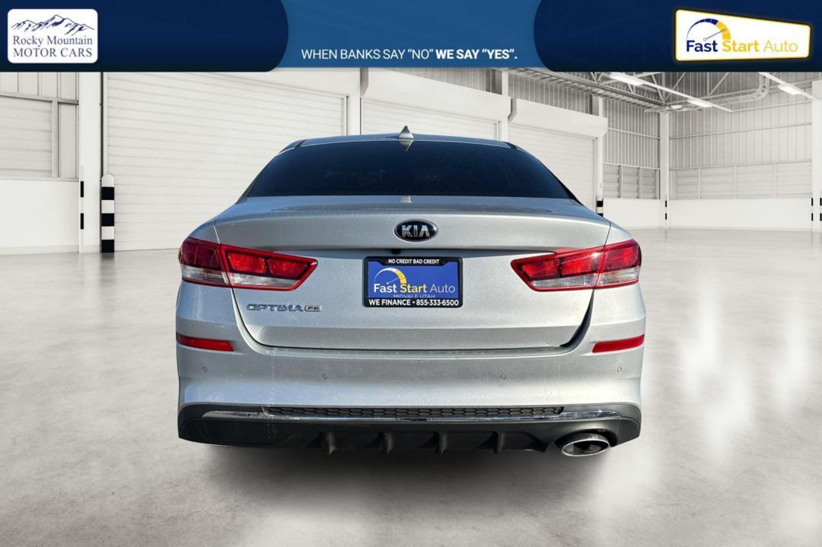 2020 Silver Kia Optima LX (5XXGT4L35LG) with an 2.4L L4 DOHC 16V engine, 6A transmission, located at 7755 State Street, Midvale, UT, 84047, (801) 753-9063, 40.610329, -111.890656 - Photo#4