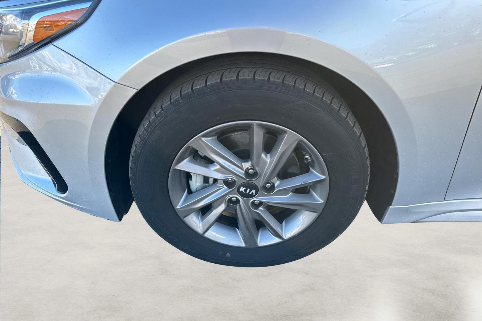 2020 Silver Kia Optima LX (5XXGT4L35LG) with an 2.4L L4 DOHC 16V engine, 6A transmission, located at 7755 State Street, Midvale, UT, 84047, (801) 753-9063, 40.610329, -111.890656 - Photo#12