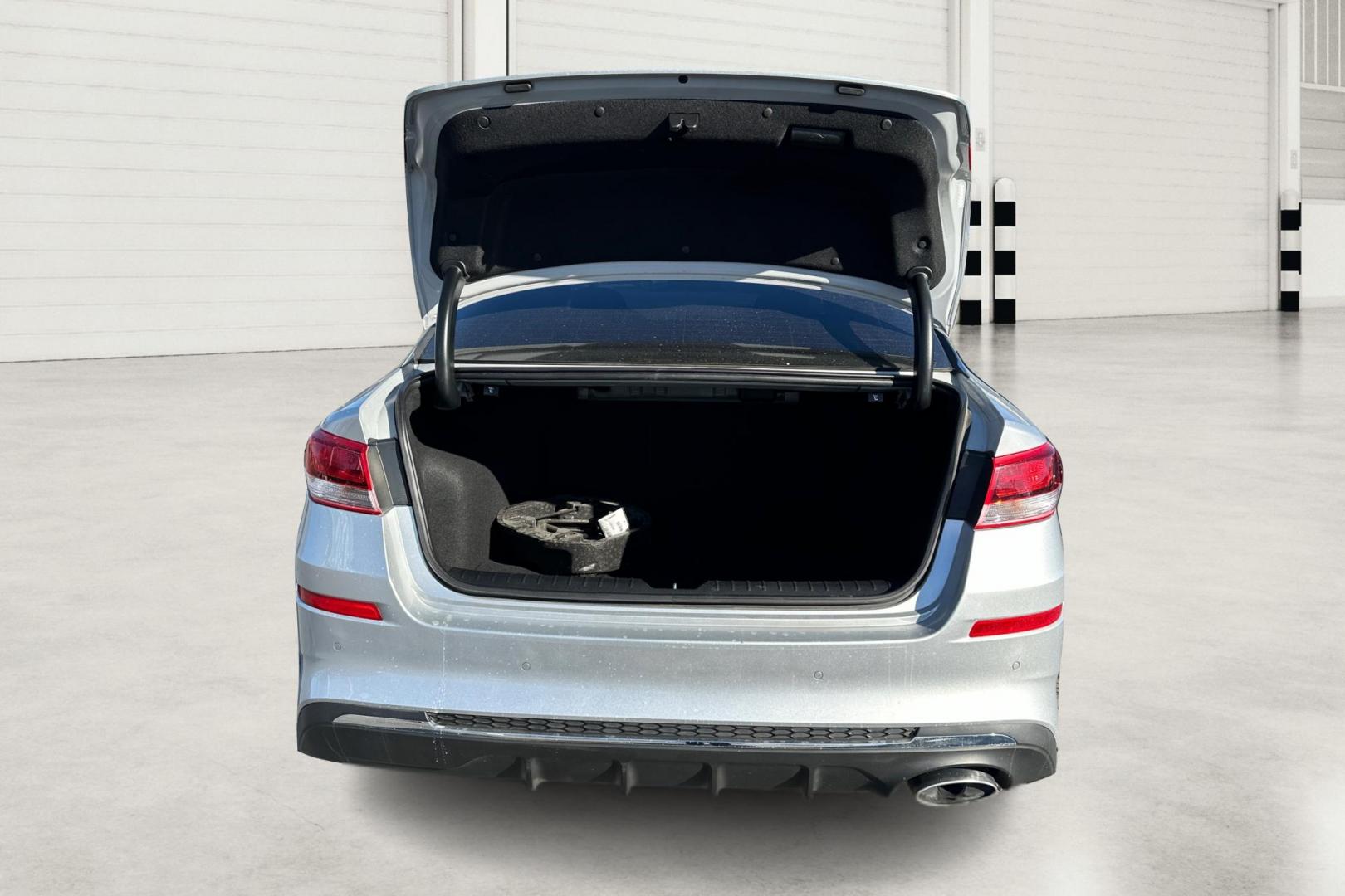 2020 Silver Kia Optima LX (5XXGT4L35LG) with an 2.4L L4 DOHC 16V engine, 6A transmission, located at 7755 State Street, Midvale, UT, 84047, (801) 753-9063, 40.610329, -111.890656 - Photo#13