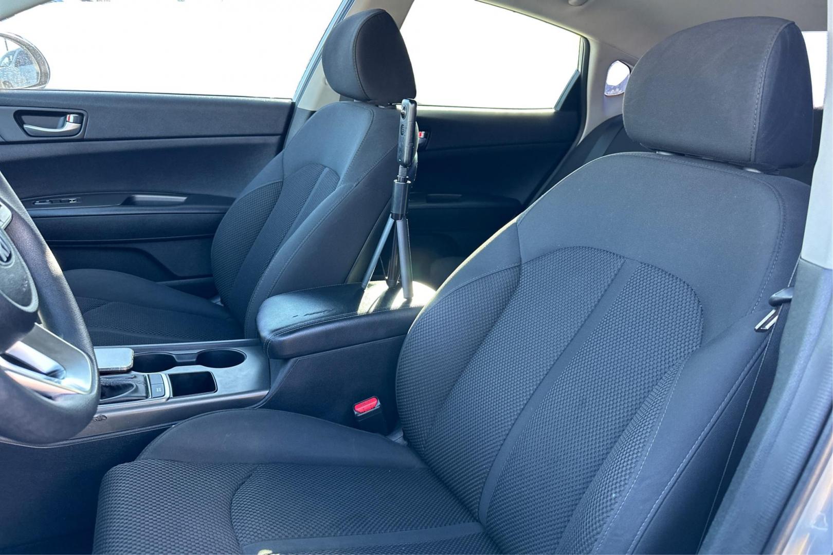 2020 Silver Kia Optima LX (5XXGT4L35LG) with an 2.4L L4 DOHC 16V engine, 6A transmission, located at 7755 State Street, Midvale, UT, 84047, (801) 753-9063, 40.610329, -111.890656 - Photo#14